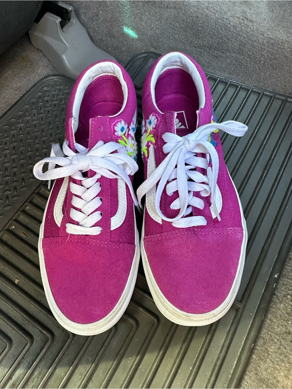 Vans Magenta Suede Floral Embroidered Low-Top Sneakers - Picture 2 of 7